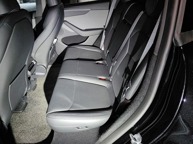 Tesla Model Y 2026 thumb 10