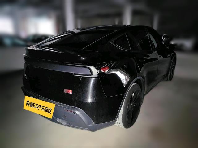 Tesla Model Y 2026 thumb 12