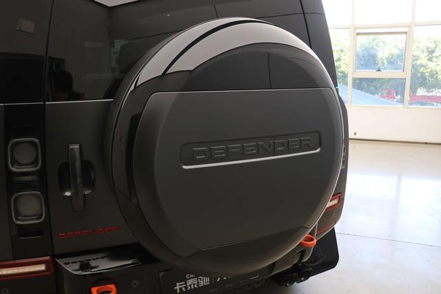 Land Rover Defender 2024 thumb 7