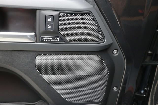 Land Rover Defender 2024 thumb 9
