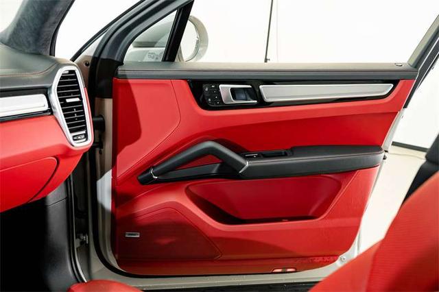 Porsche Cayenne 2023 thumb 12