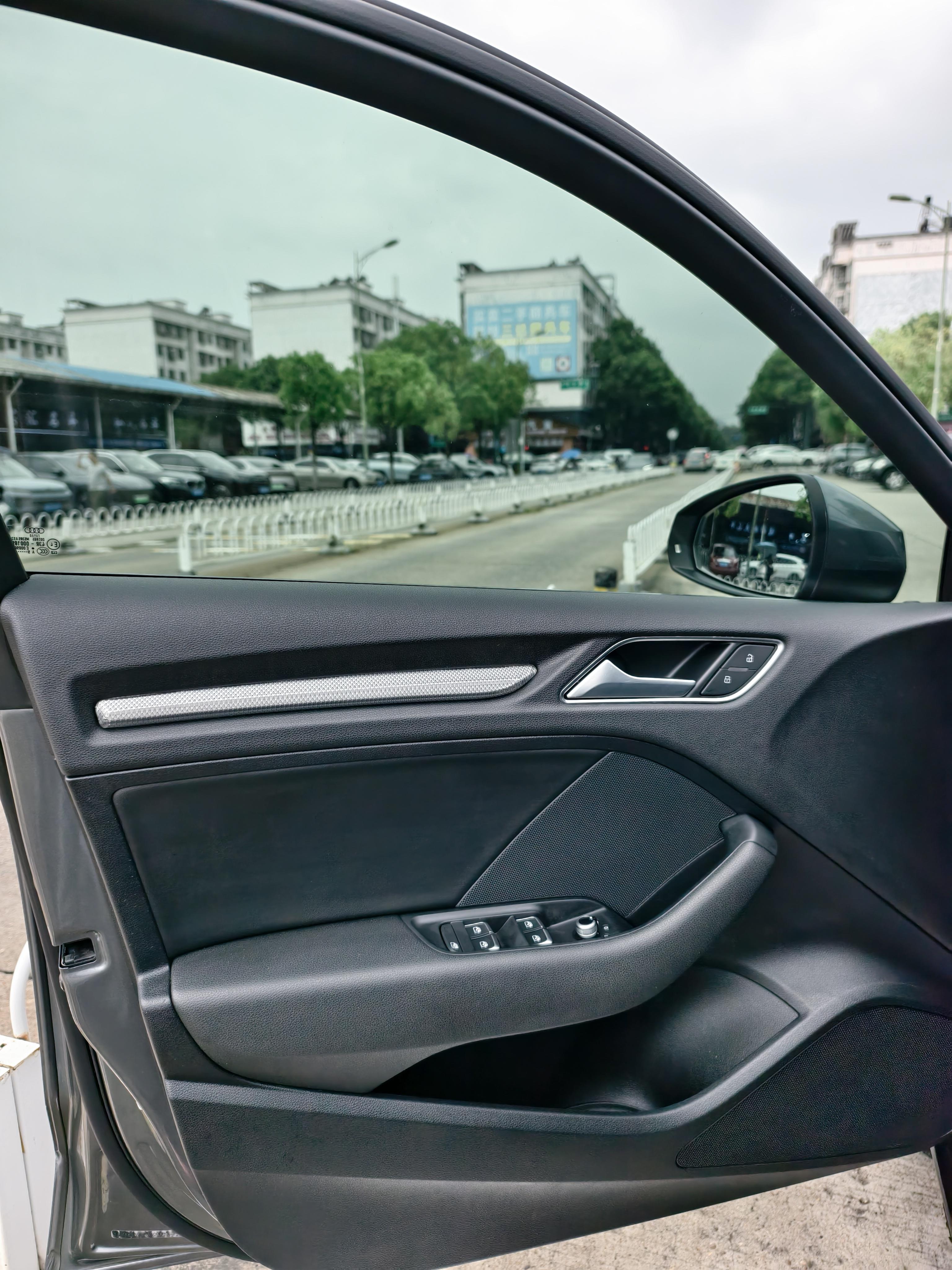 Audi A3 2019 thumb 6