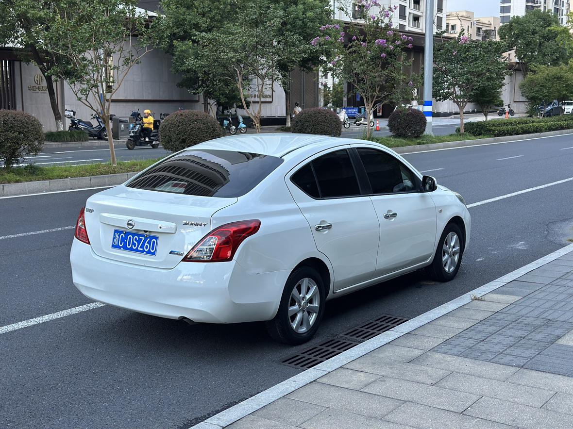 Nissan Sunny 2011 thumb 4