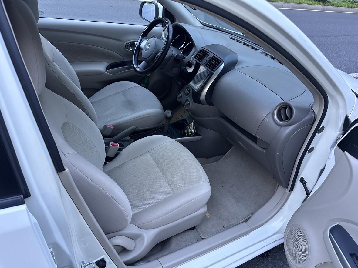 Nissan Sunny 2011 thumb 5