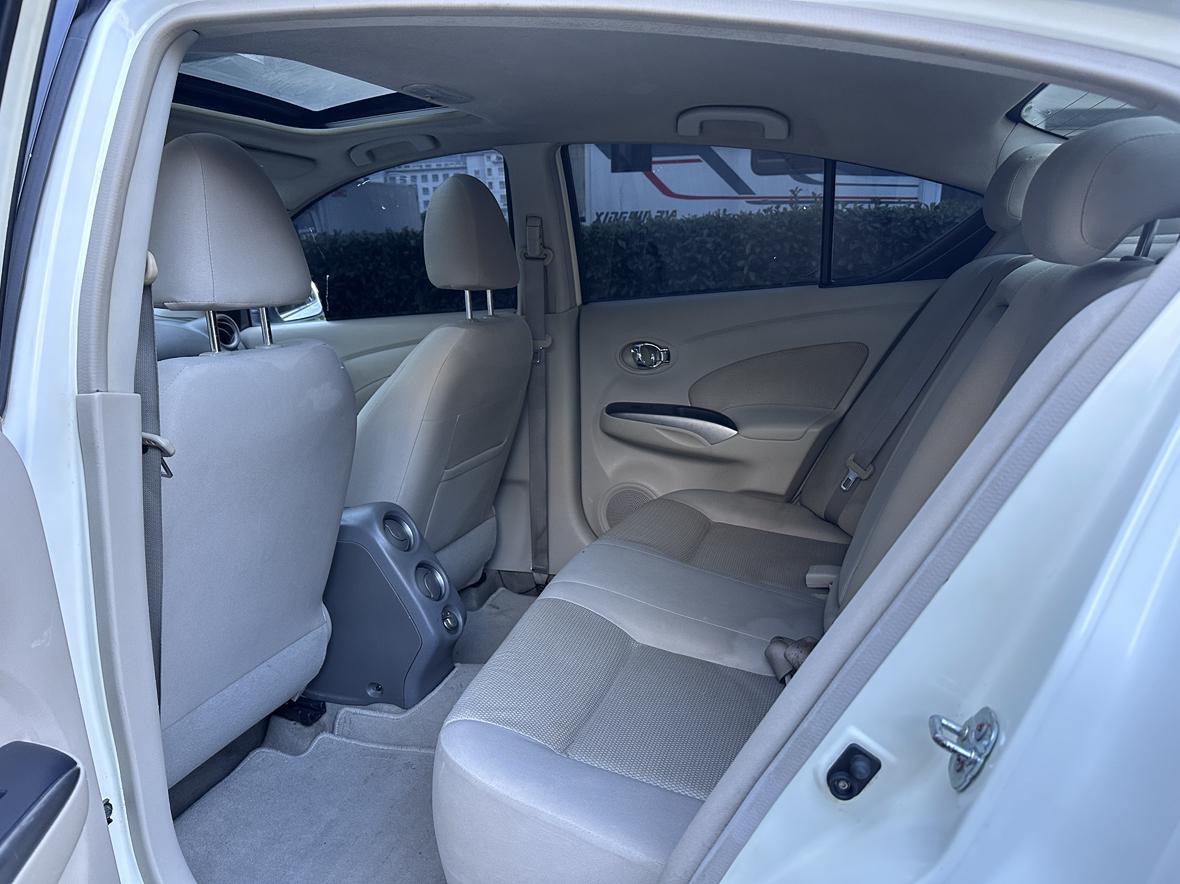 Nissan Sunny 2011 thumb 7