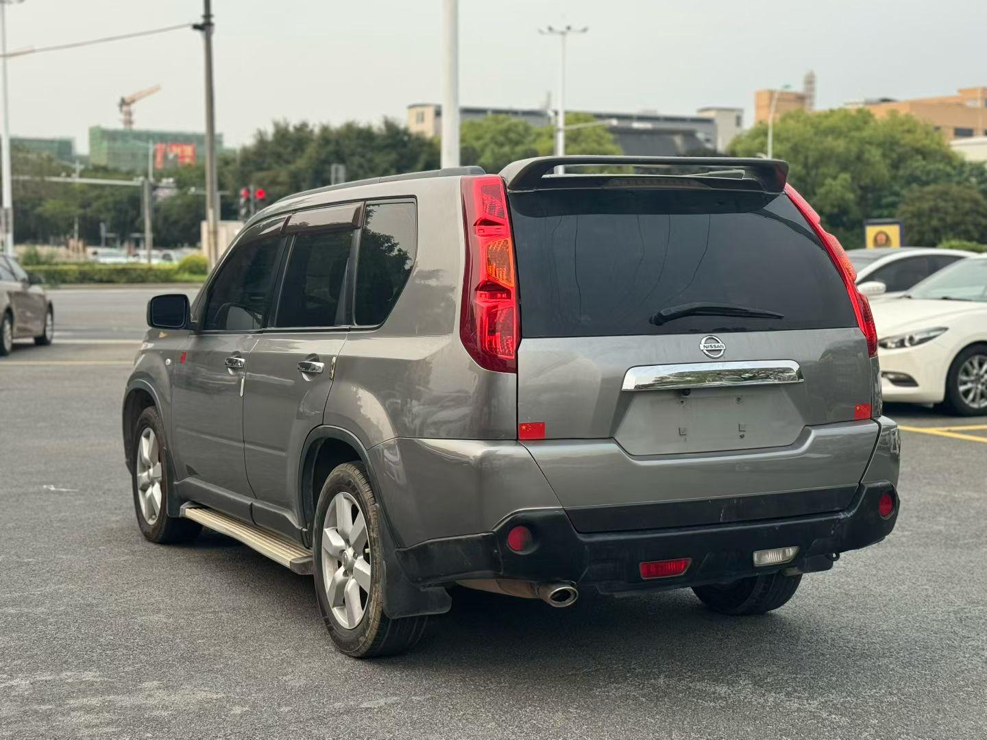 Nissan X-Trail 2010 thumb 2