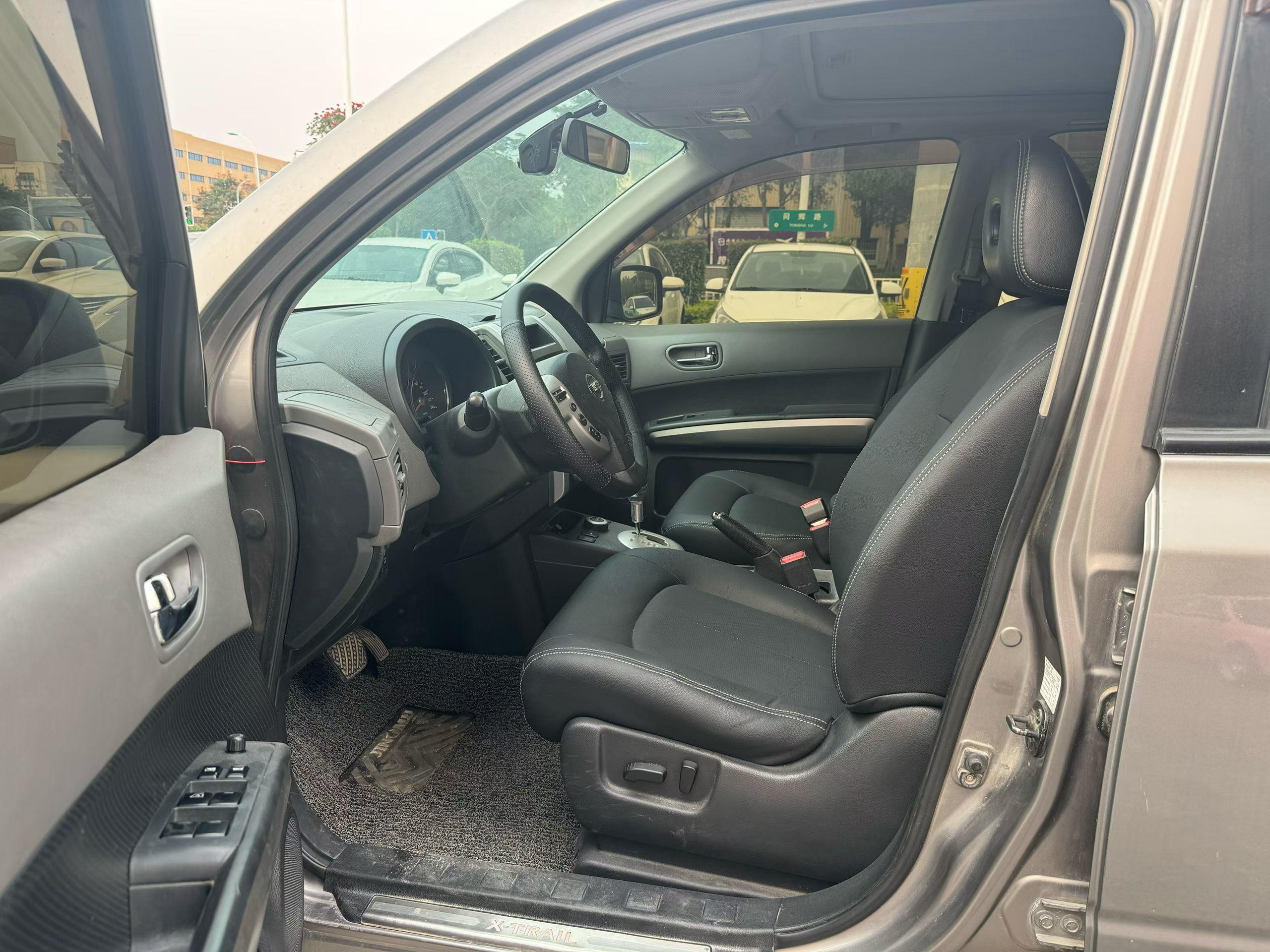 Nissan X-Trail 2010 thumb 6