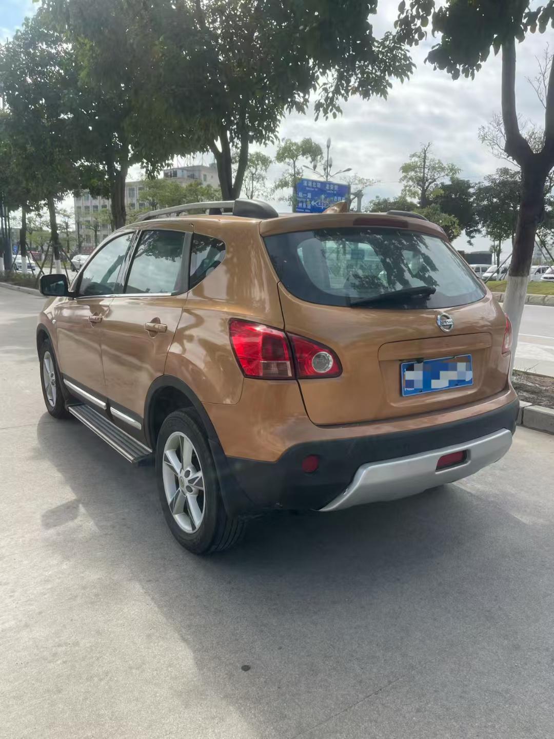 Nissan Qashqai+2 2013 thumb 2