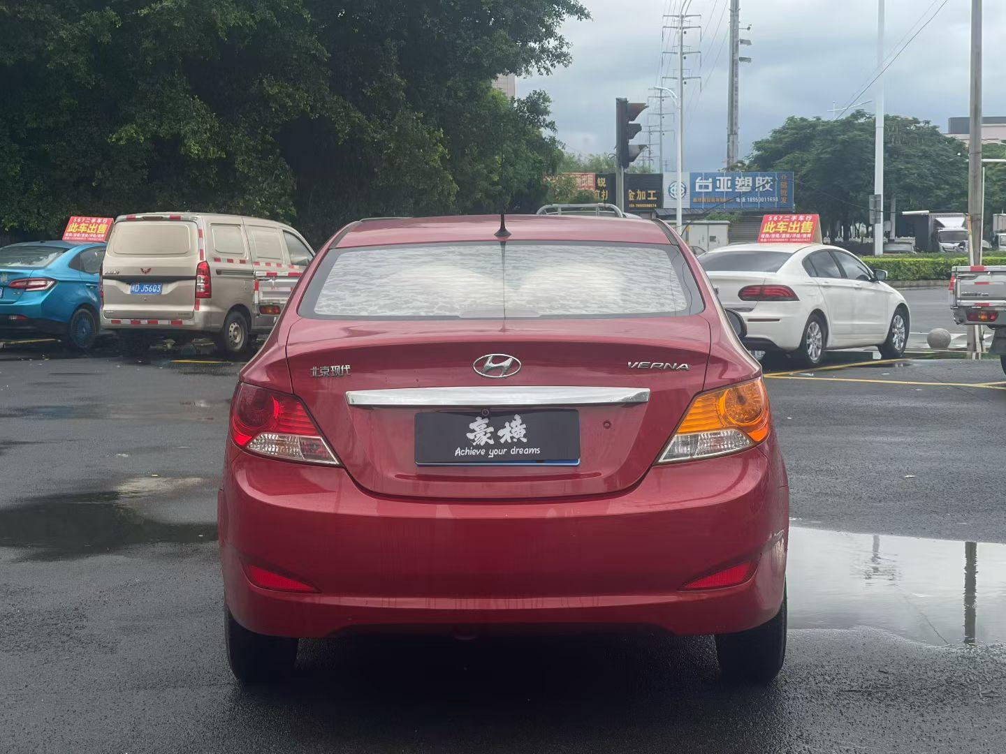 Hyundai Solaris 2010 thumb 3