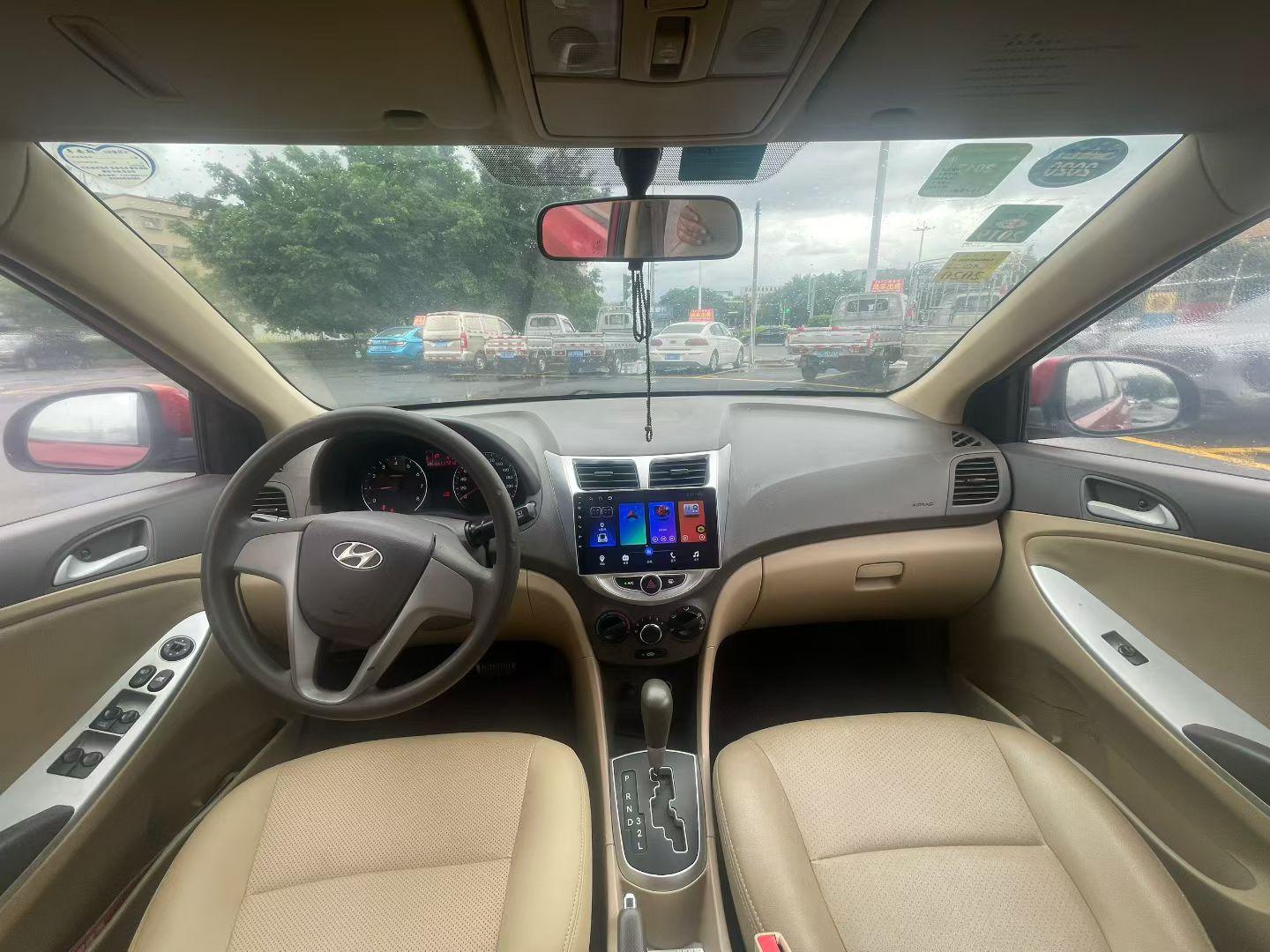 Hyundai Solaris 2010 thumb 5