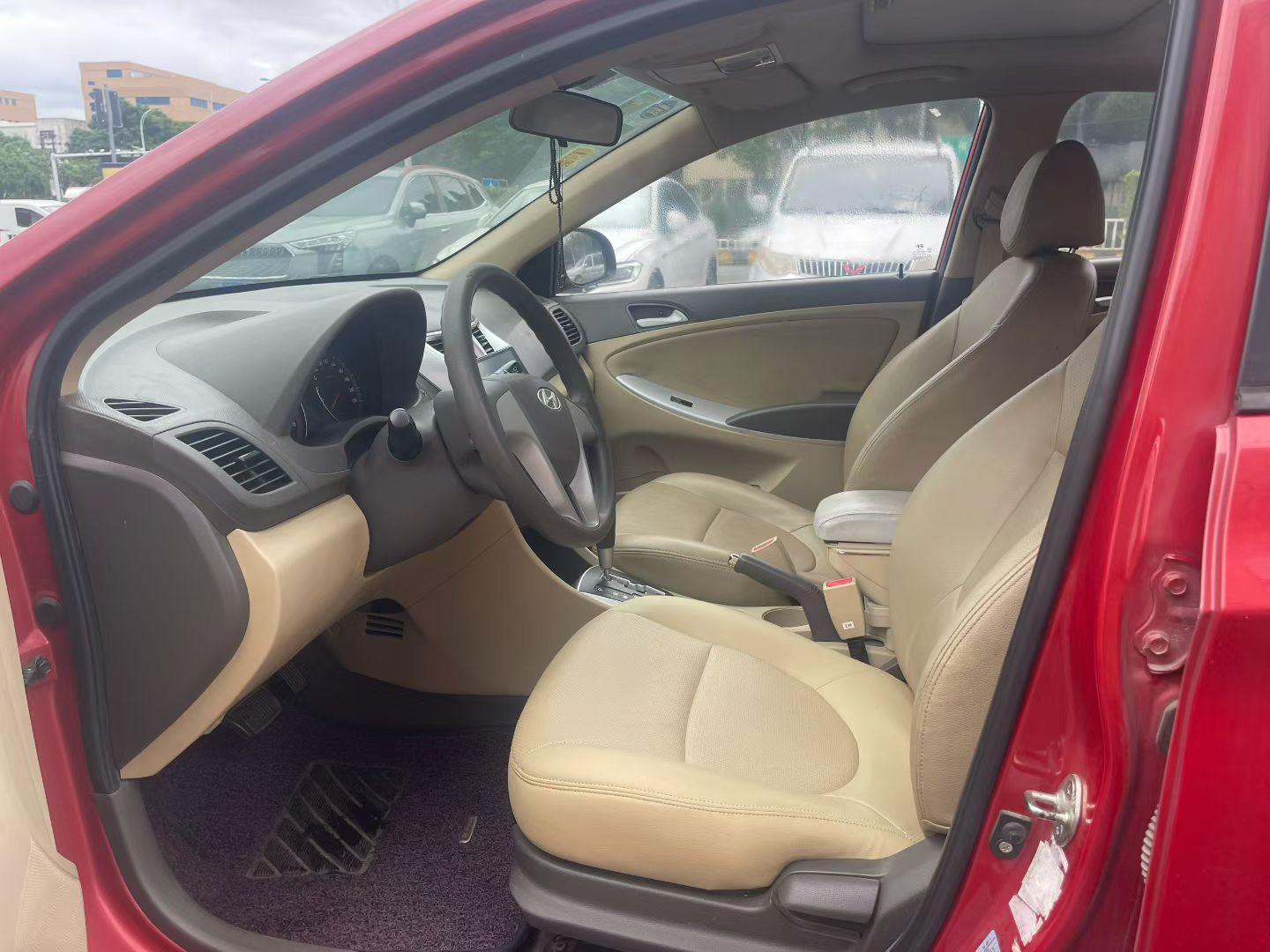 Hyundai Solaris 2010 thumb 6