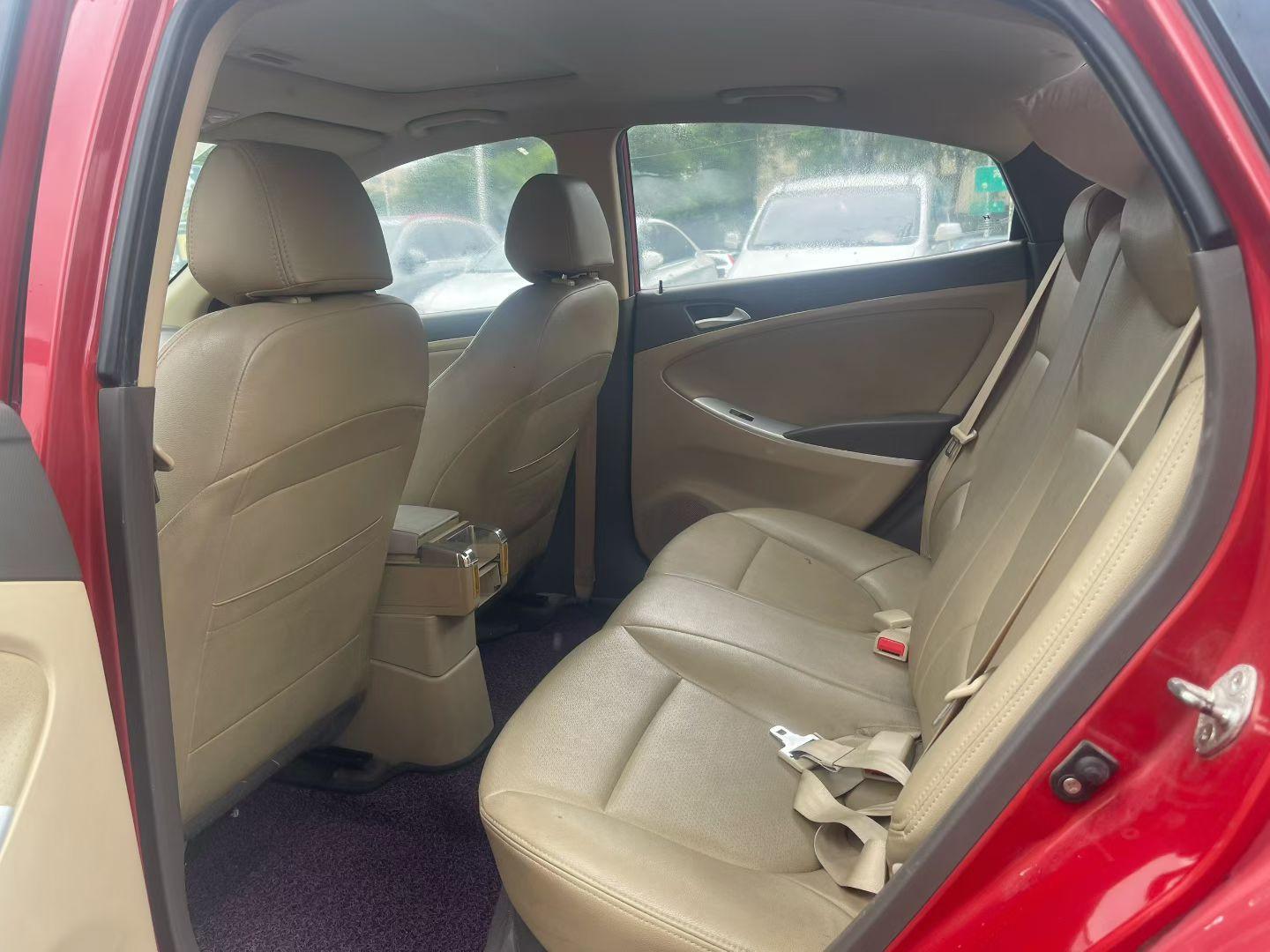 Hyundai Solaris 2010 thumb 7