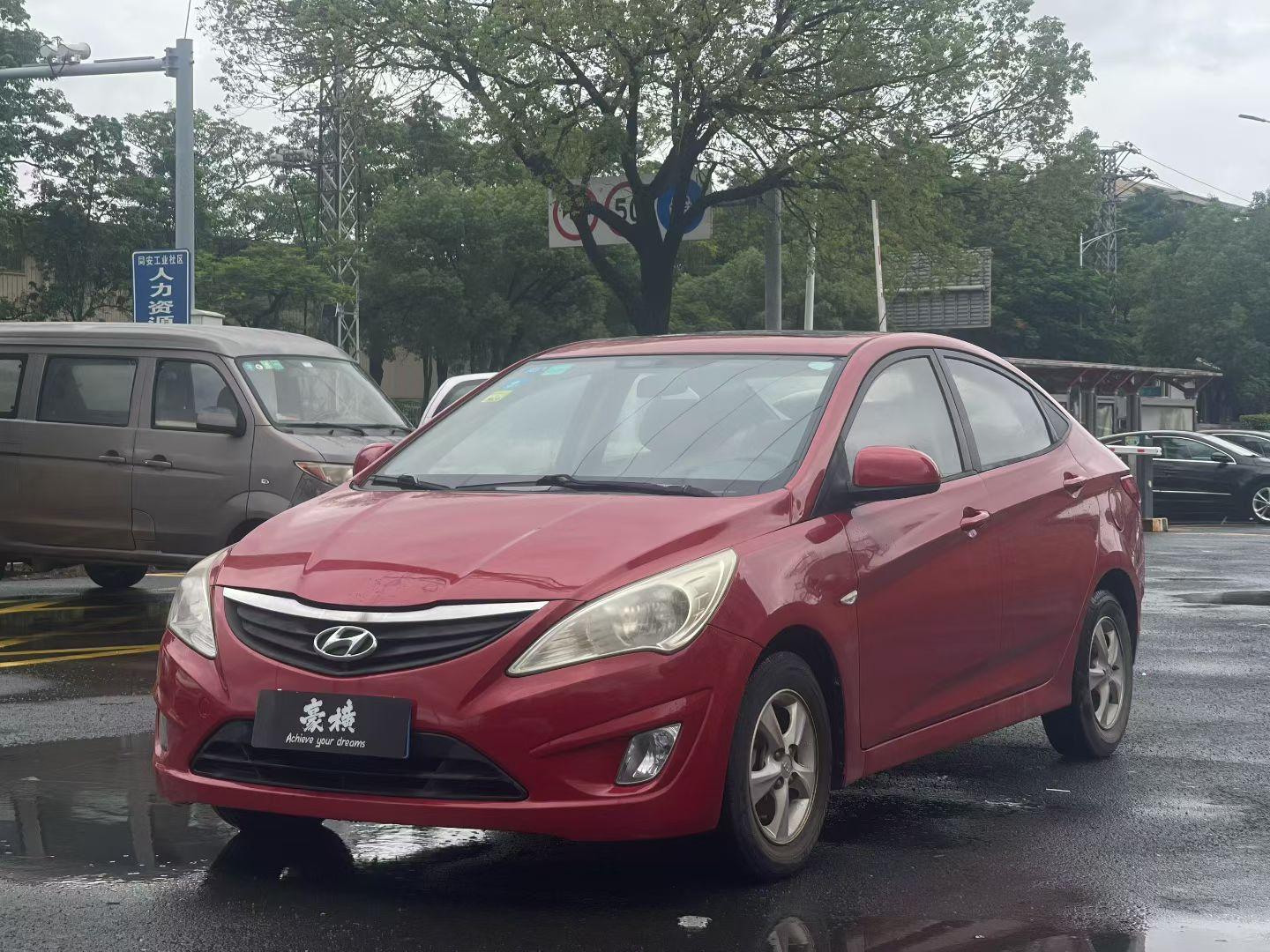 Hyundai Solaris 2010 thumb 8