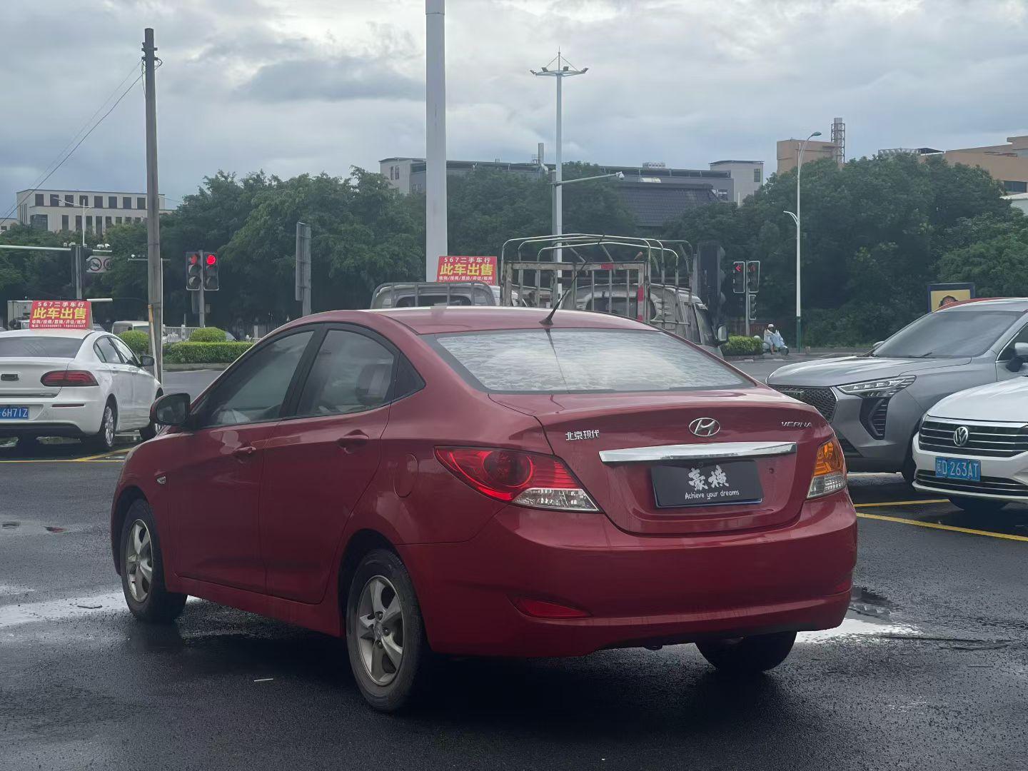 Hyundai Solaris 2010 thumb 11