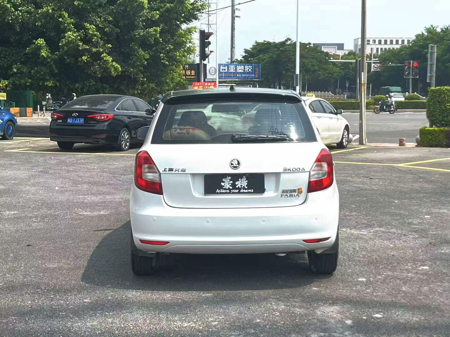 Skoda Jing Rui 2014 thumb 12
