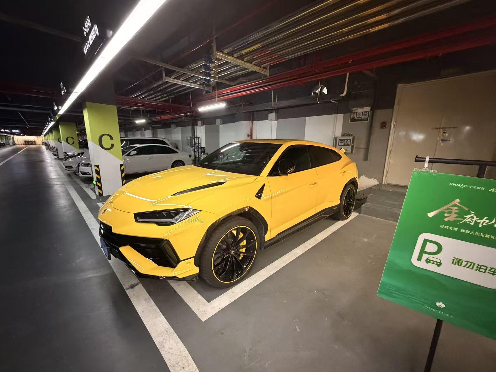 Lamborghini Urus 2023 thumb 5