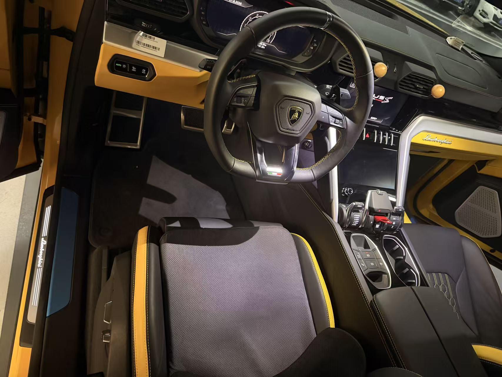 Lamborghini Urus 2023 thumb 9