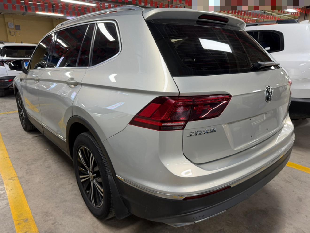Volkswagen Tiguan 2018 thumb 2