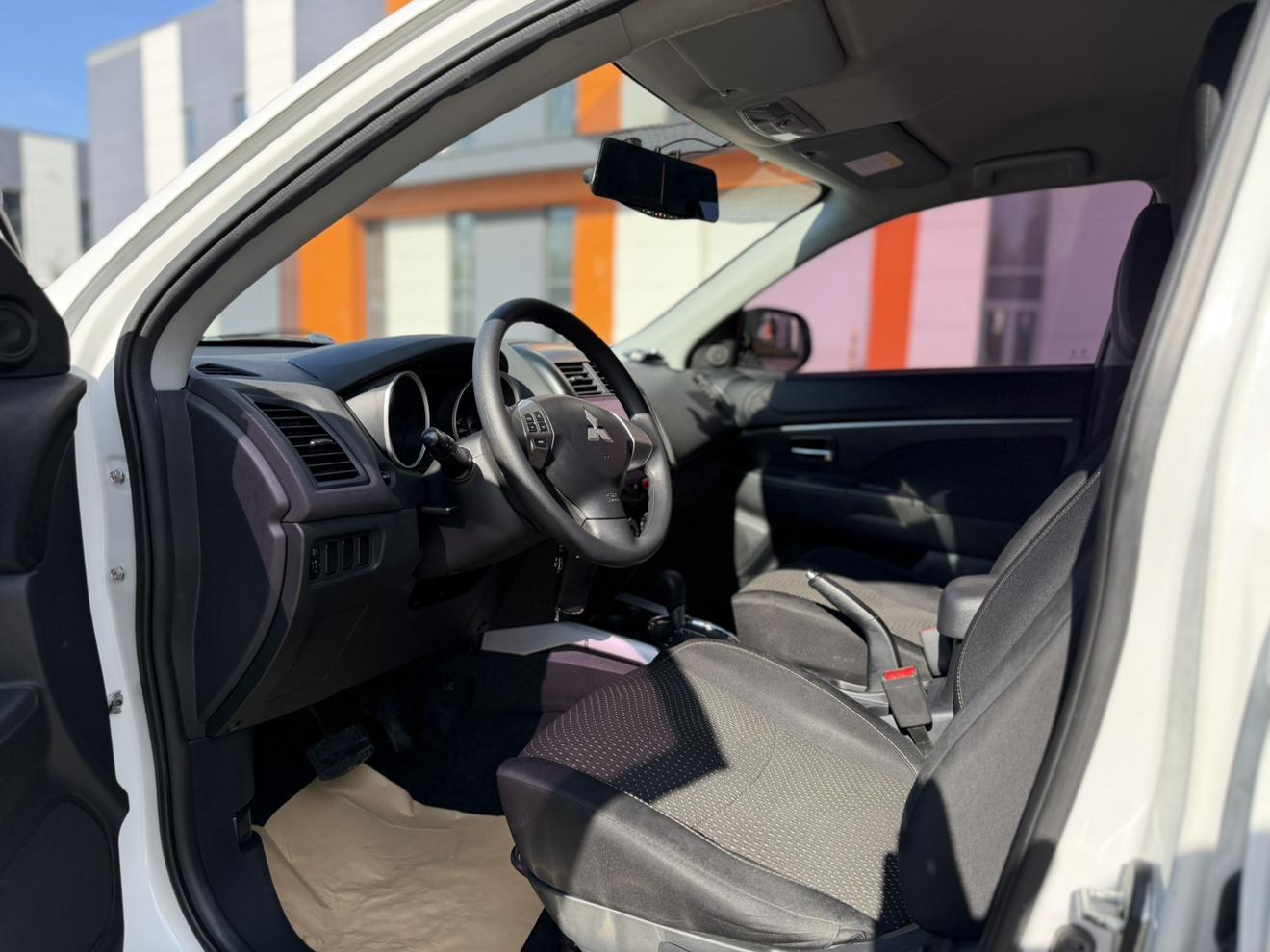 Mitsubishi ASX 2013 thumb 8