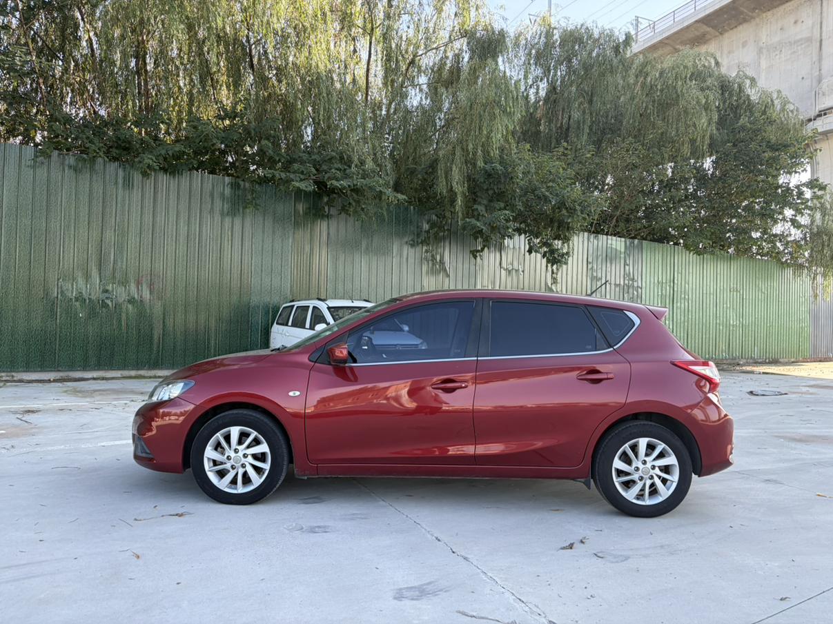 Nissan Tiida 2016 thumb 2