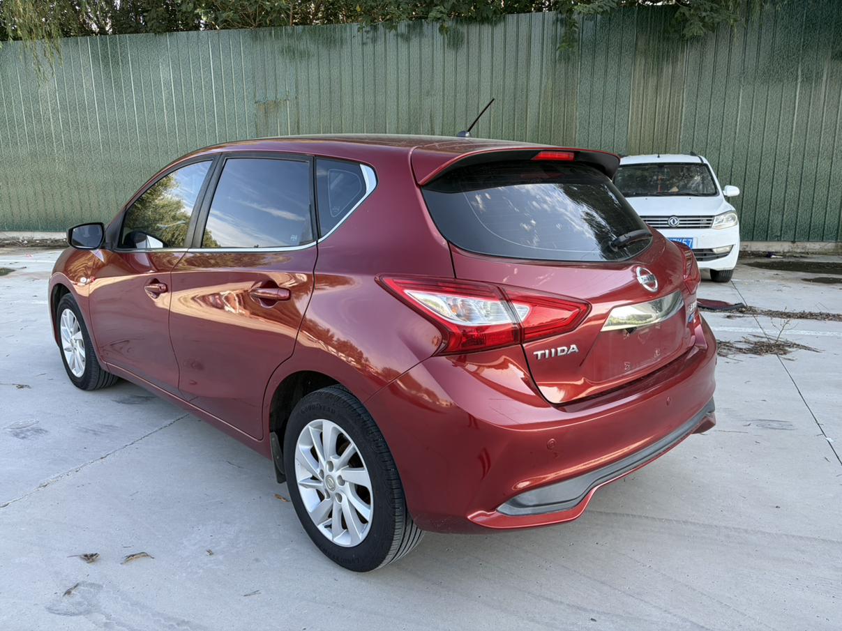 Nissan Tiida 2016 thumb 3