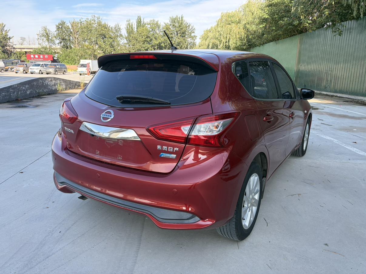 Nissan Tiida 2016 thumb 4