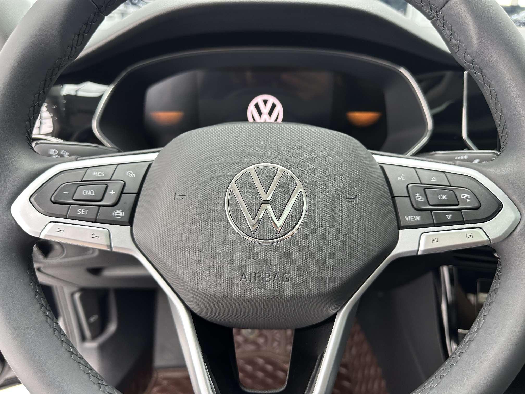 Volkswagen Passat (North America and China) 2023 thumb 10