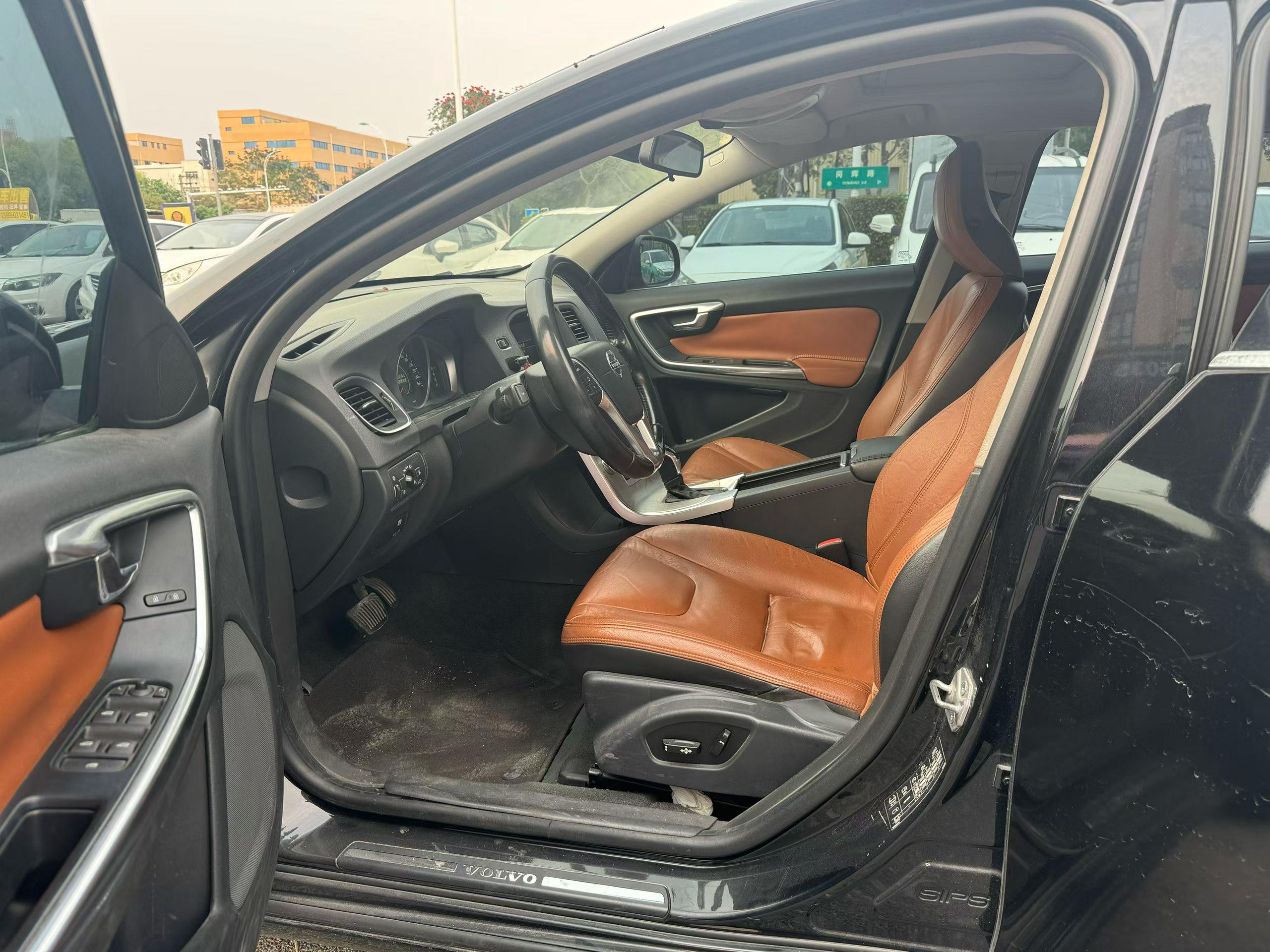 Volvo S60 2014 thumb 6