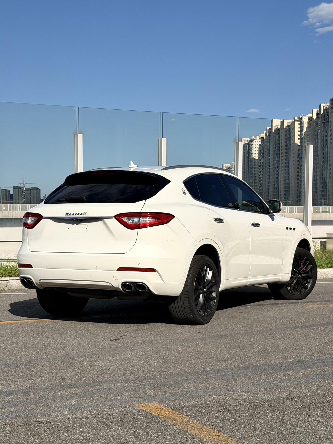 Maserati Levante 2018 thumb 2