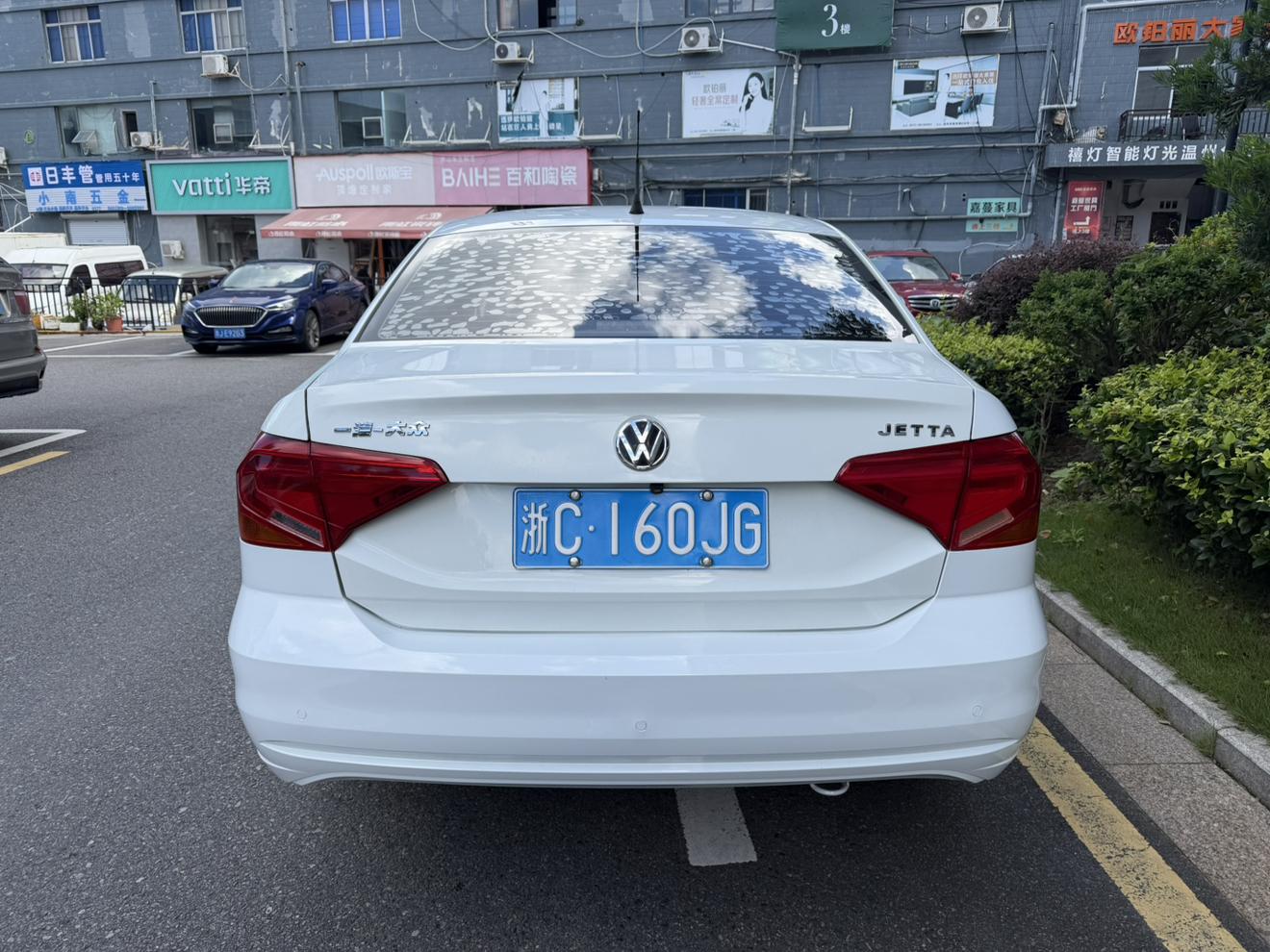 Volkswagen Jetta 2019 thumb 3