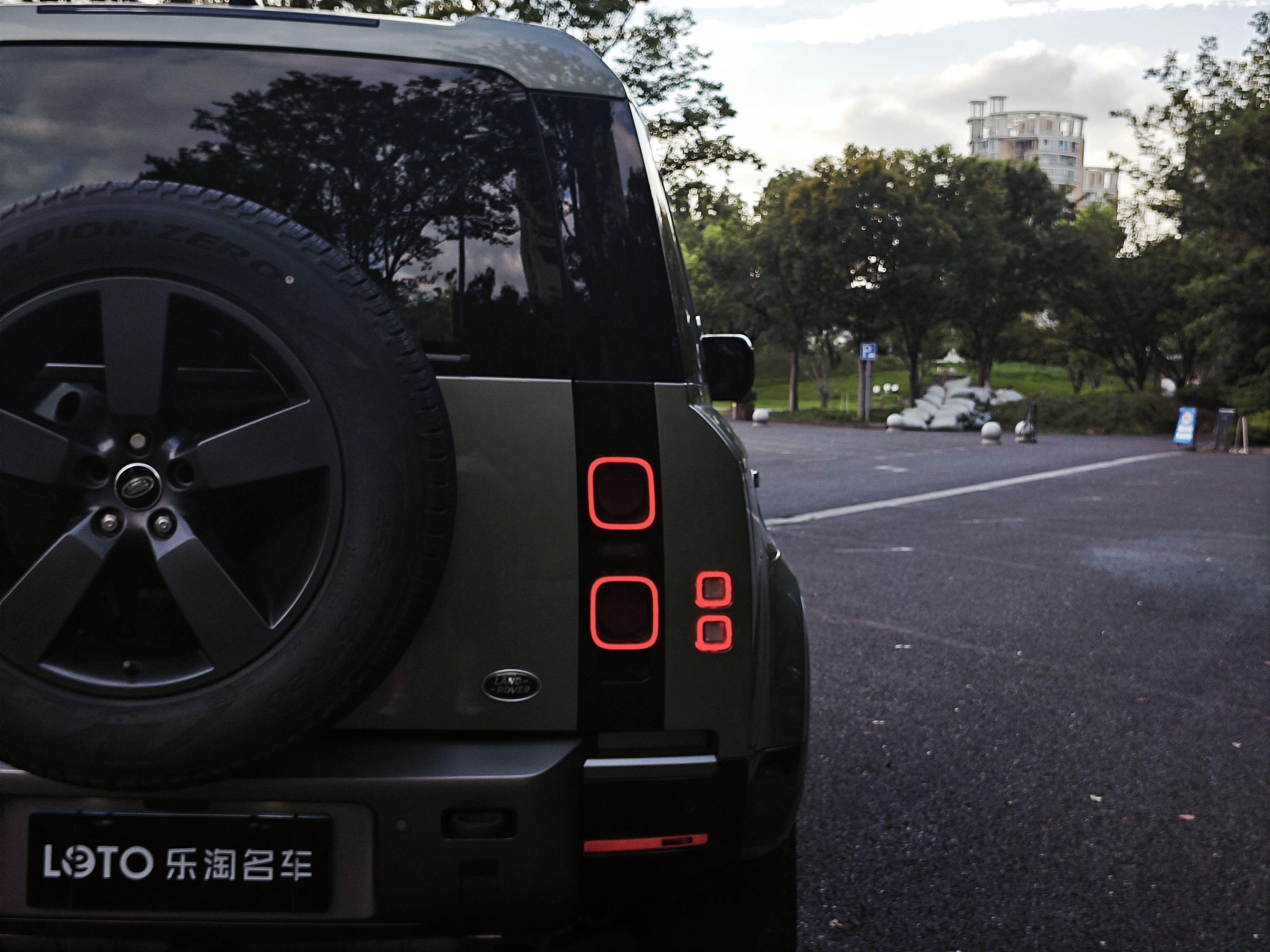 Land Rover Defender 2022 thumb 6