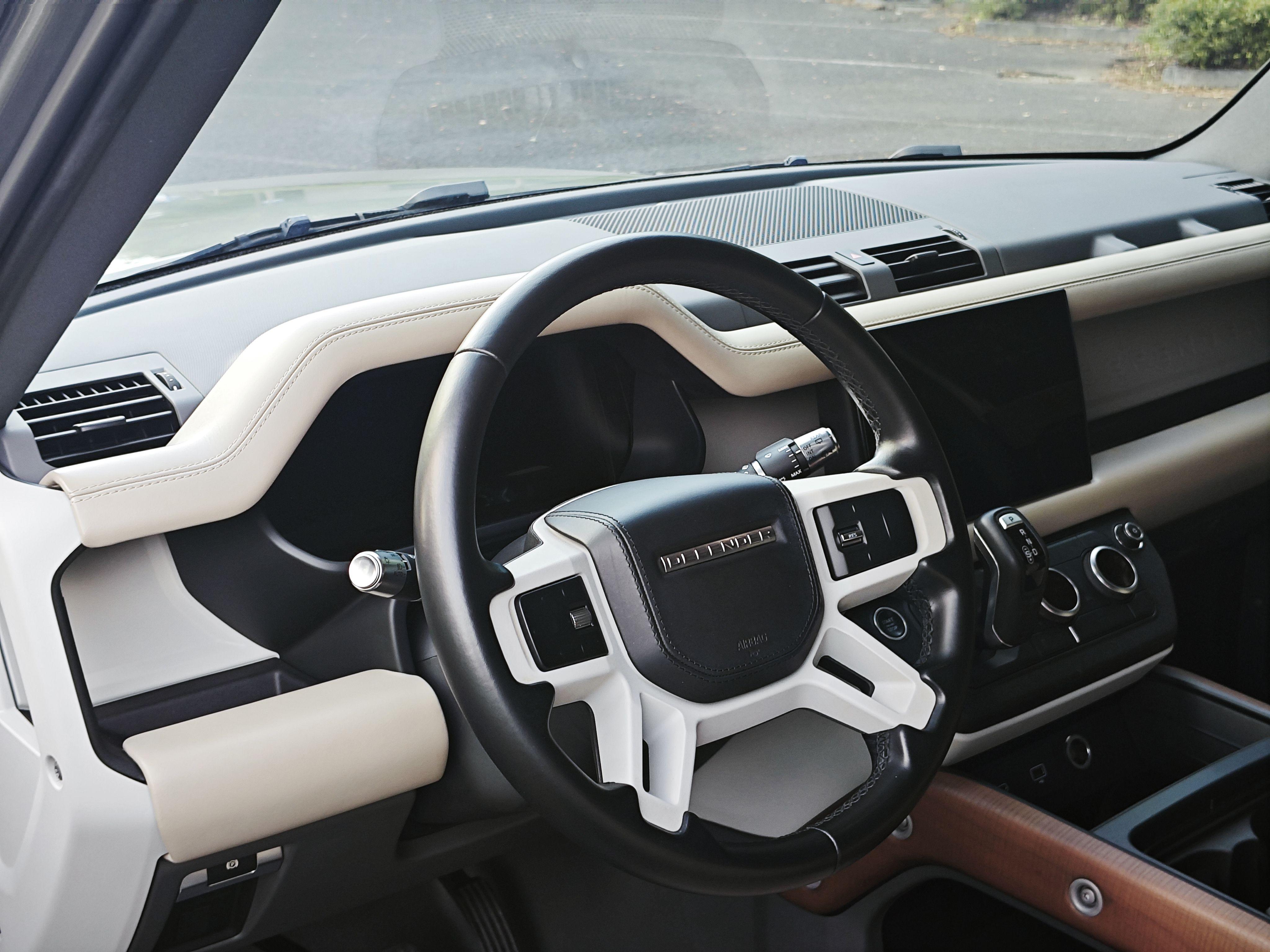 Land Rover Defender 2022 thumb 11