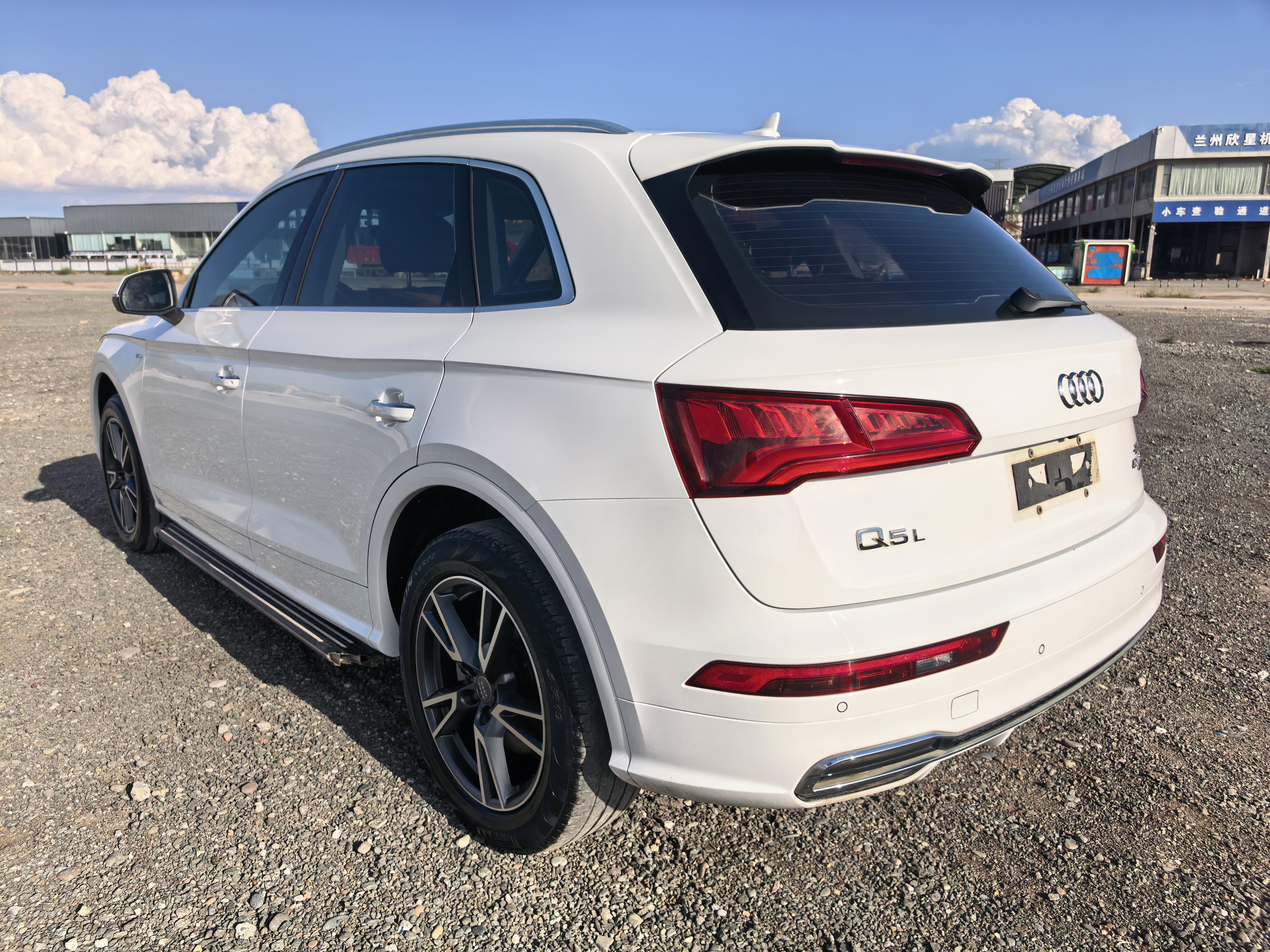 Audi Q5 2018 thumb 2