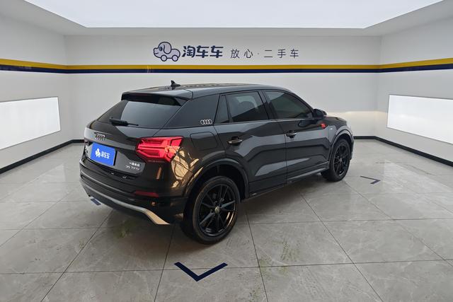 Audi Q2 2021 thumb 2