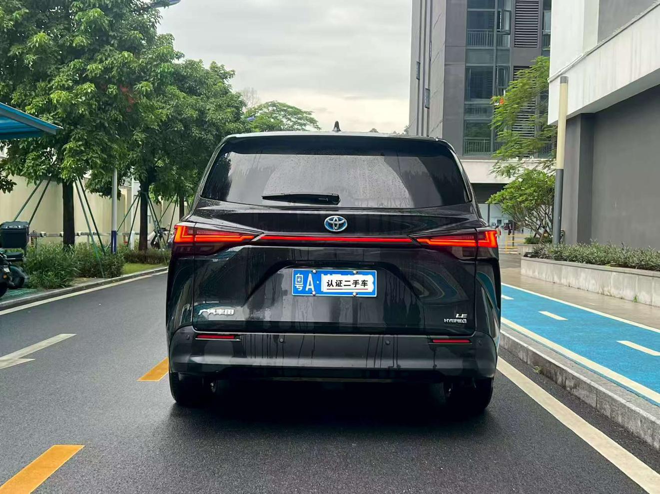 Toyota Sienna 2023 thumb 2