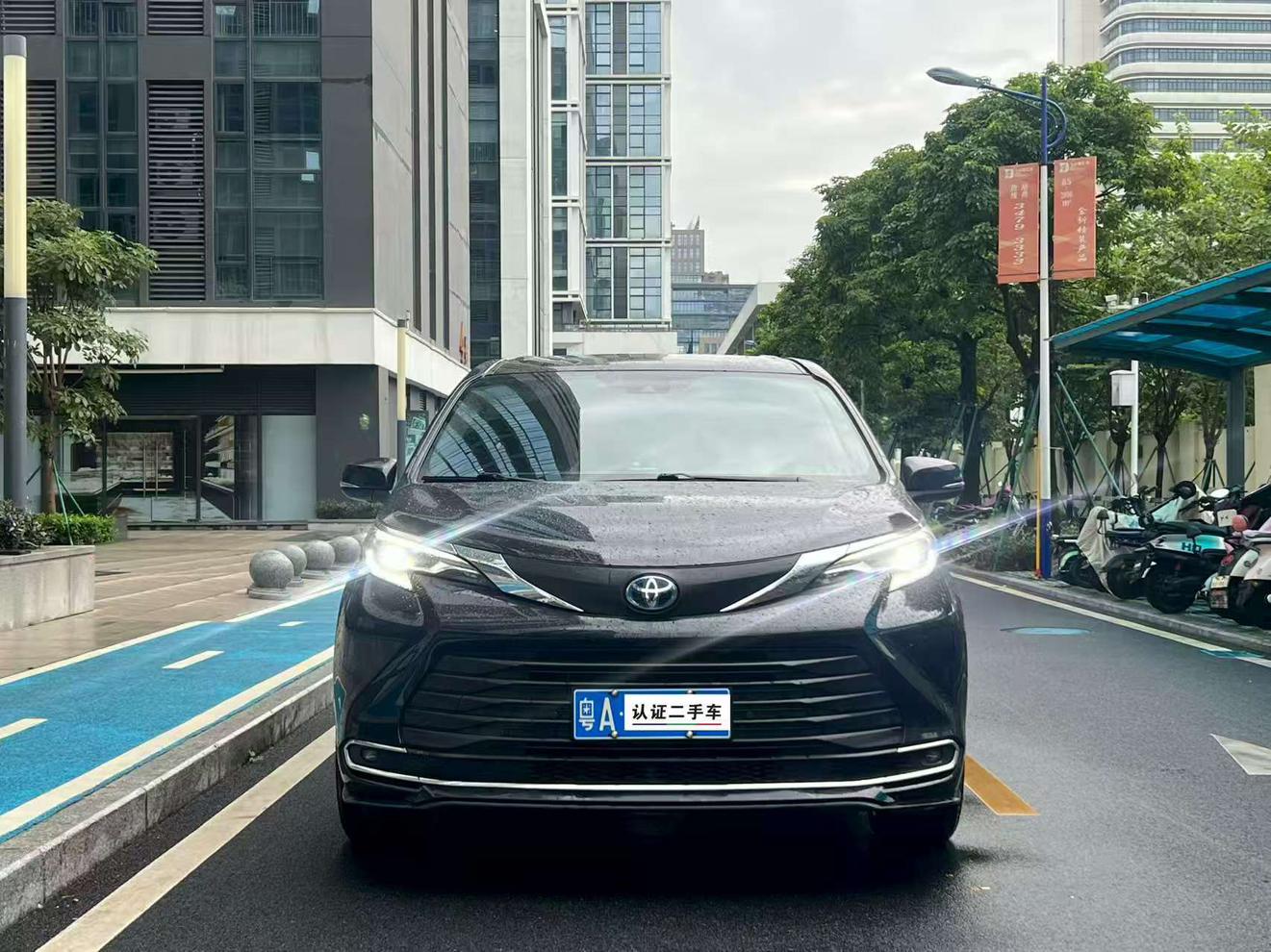 Toyota Sienna 2023 thumb 9