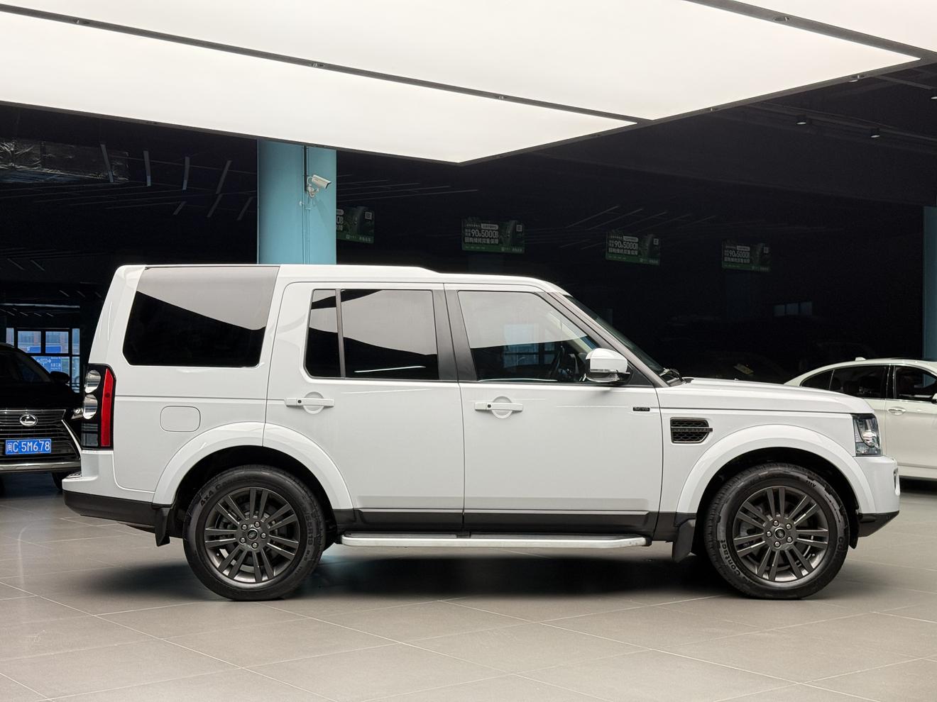 Land Rover Discovery 2016 thumb 3