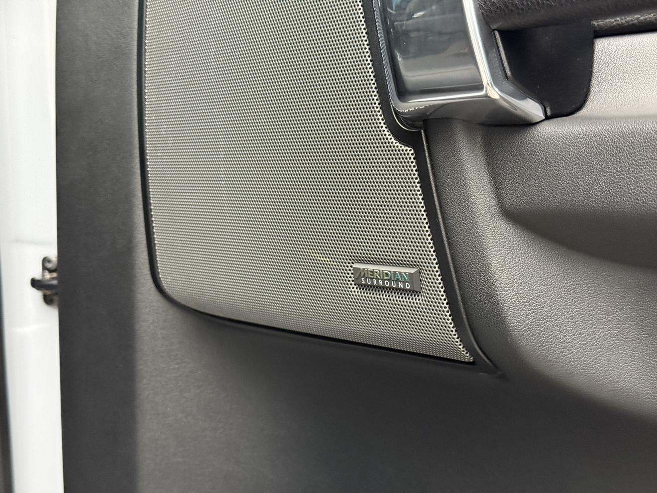 Land Rover Discovery 2016 thumb 6