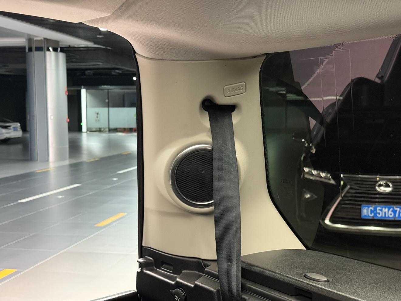 Land Rover Discovery 2016 thumb 8