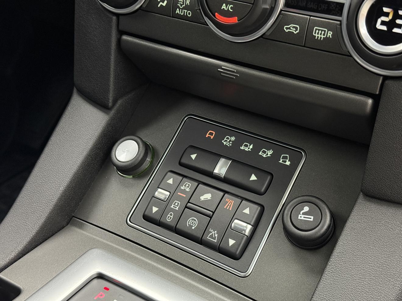 Land Rover Discovery 2016 thumb 9