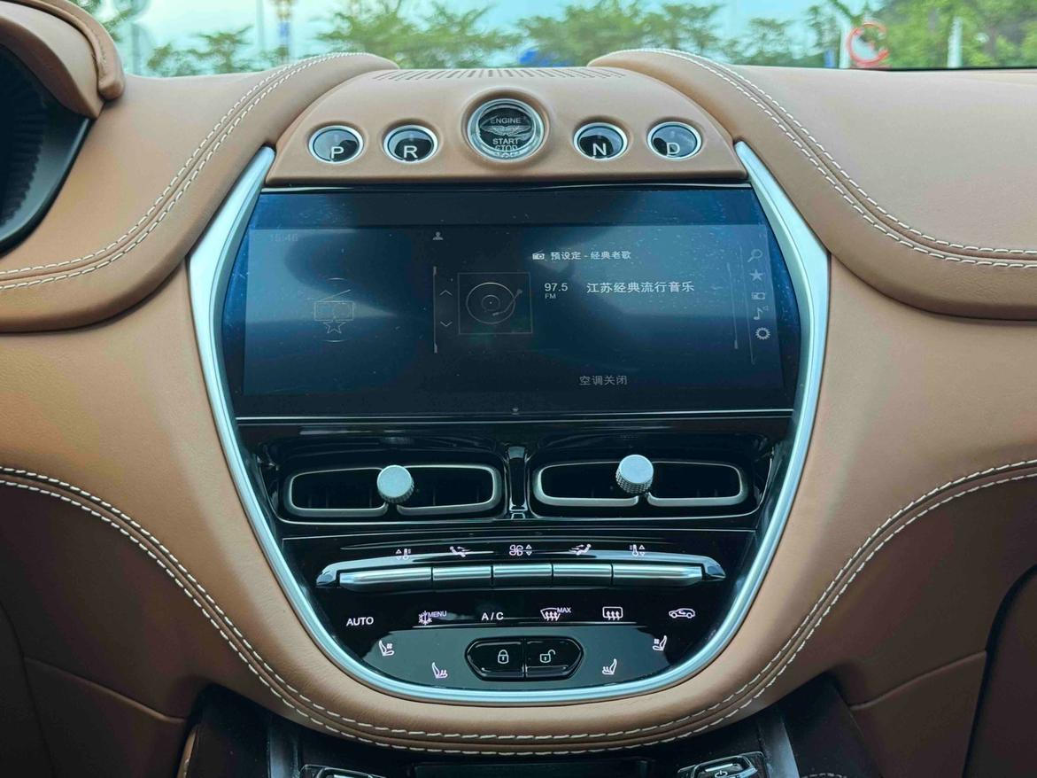 Aston Martin DBX 2022 thumb 5