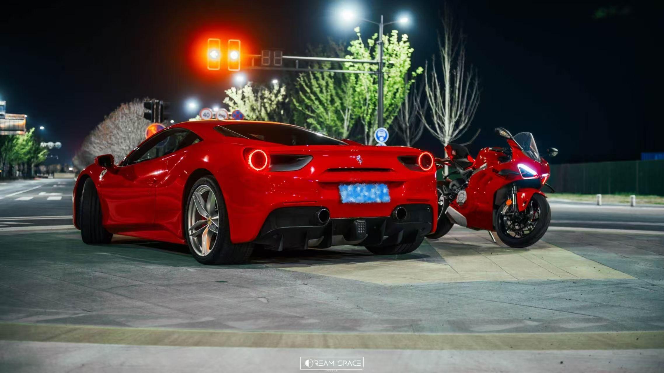 Ferrari 488 2015 thumb 2