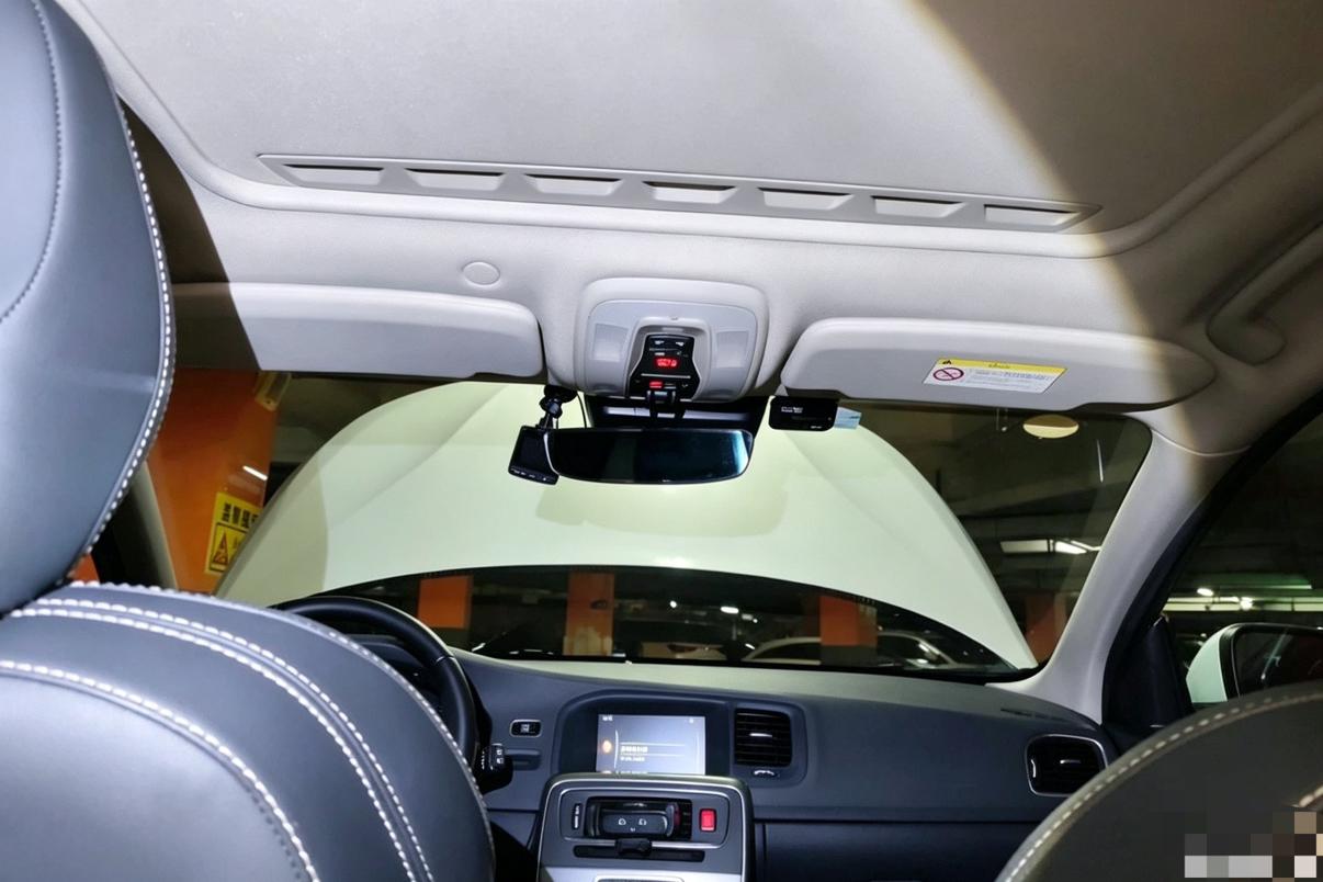 Volvo V60 2017 thumb 5
