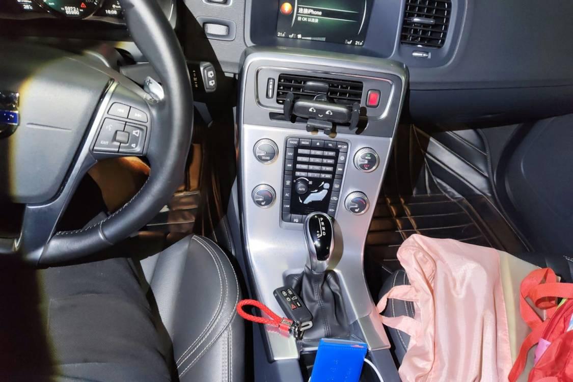 Volvo V60 2017 thumb 6