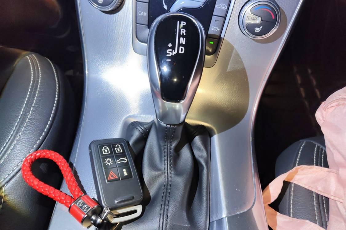 Volvo V60 2017 thumb 8