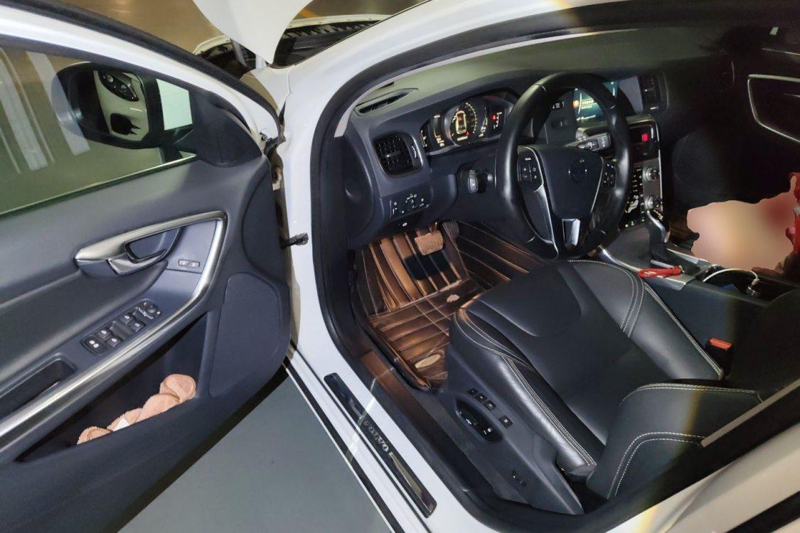 Volvo V60 2017 thumb 11