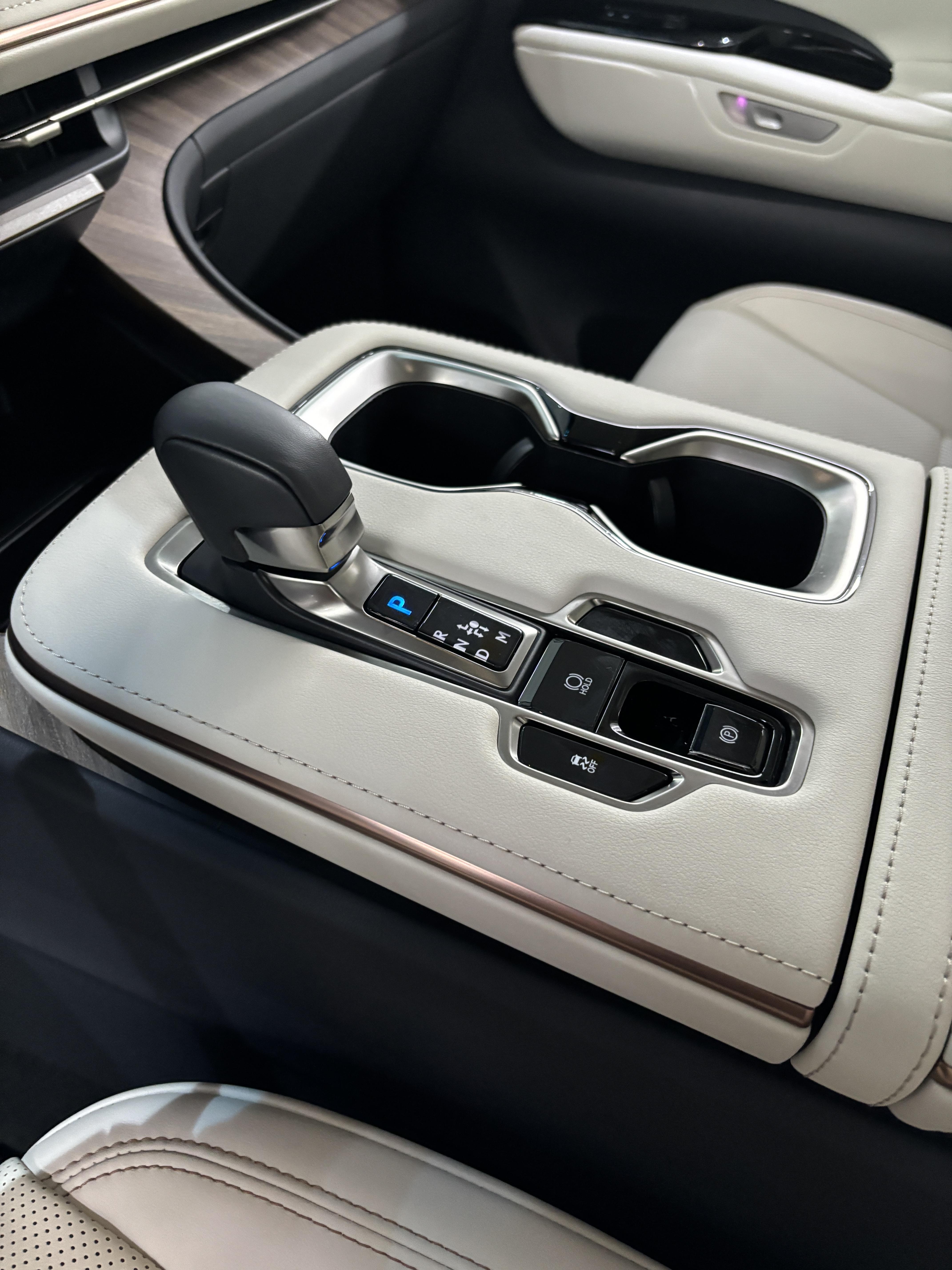 Lexus LM 2023 thumb 6