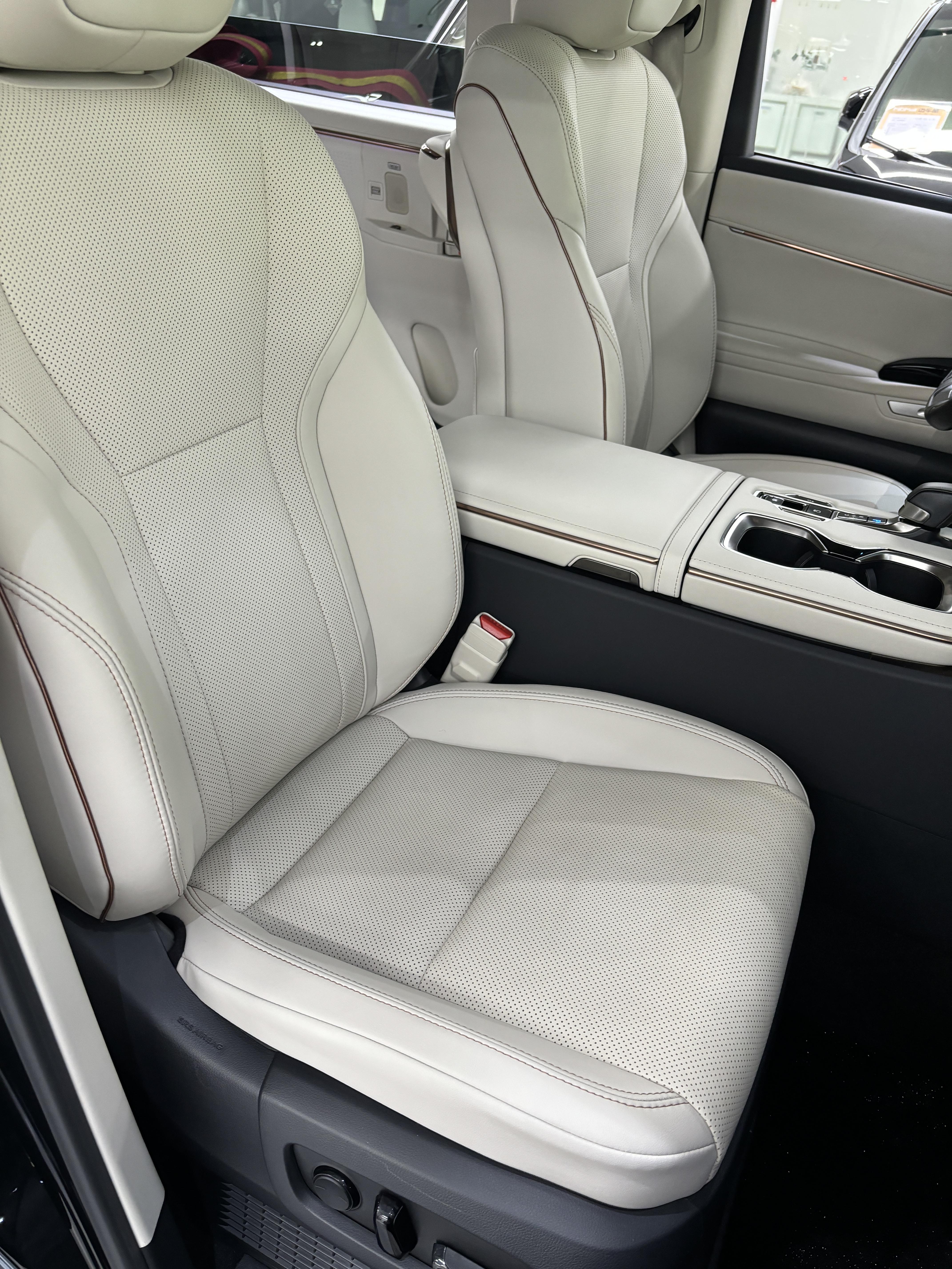 Lexus LM 2023 thumb 8