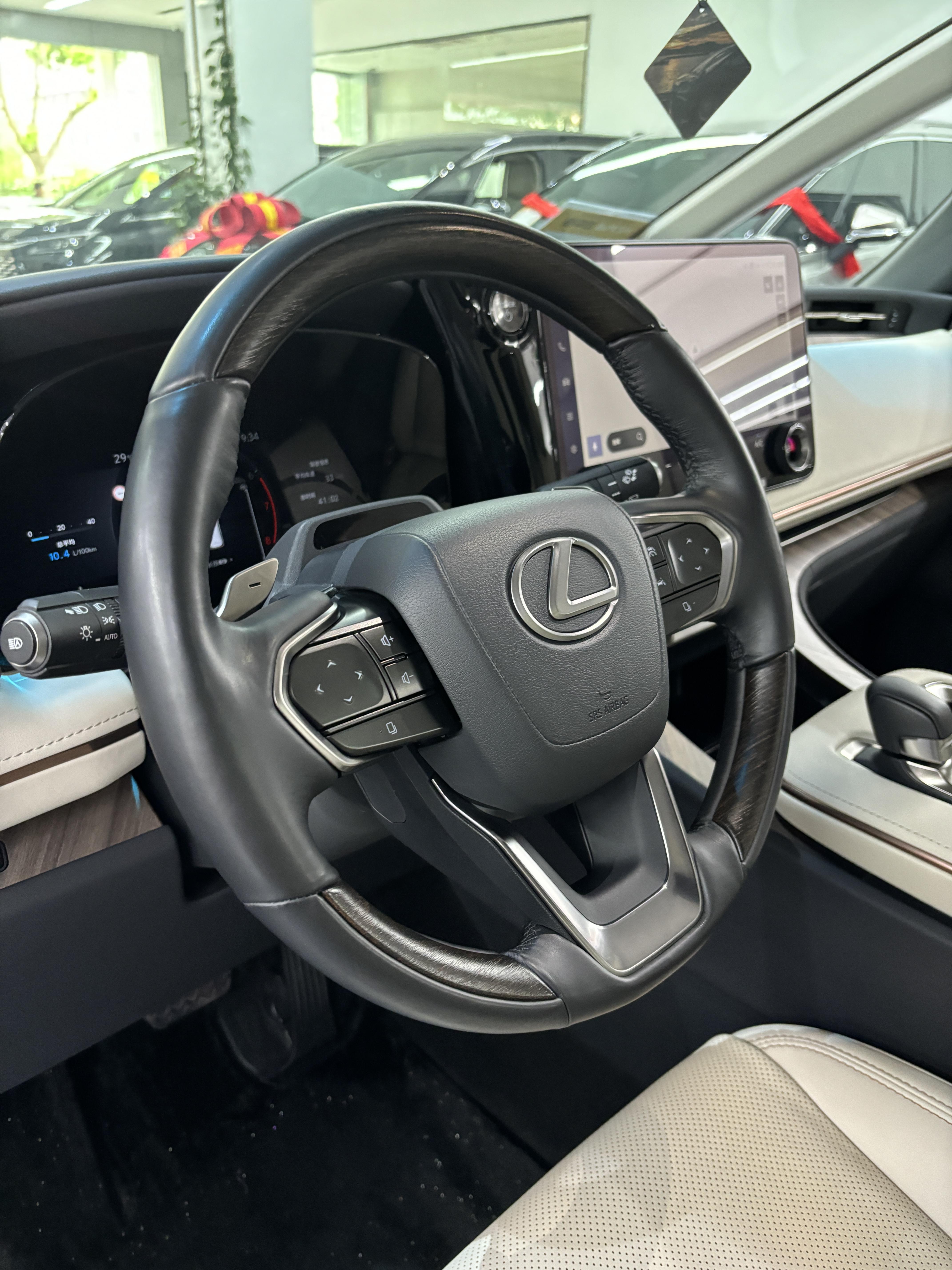 Lexus LM 2023 thumb 12
