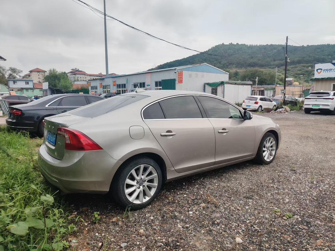Volvo S60 2015 thumb 3